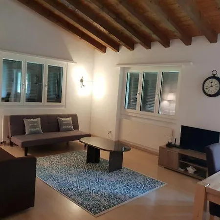 Curtinfess Franklin Appartement *